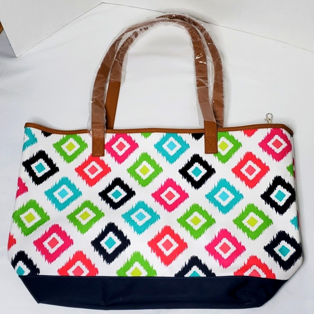 31 Gifts Lakeside Tote in Dancing Diamond